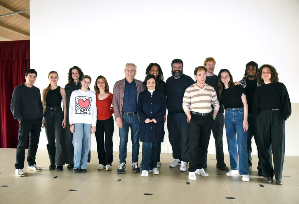 image: Magnelli, Pedrazzini, Lidi con un gruppo degli allievi selezionati per Bottega XNL – Fare Teatro 2025